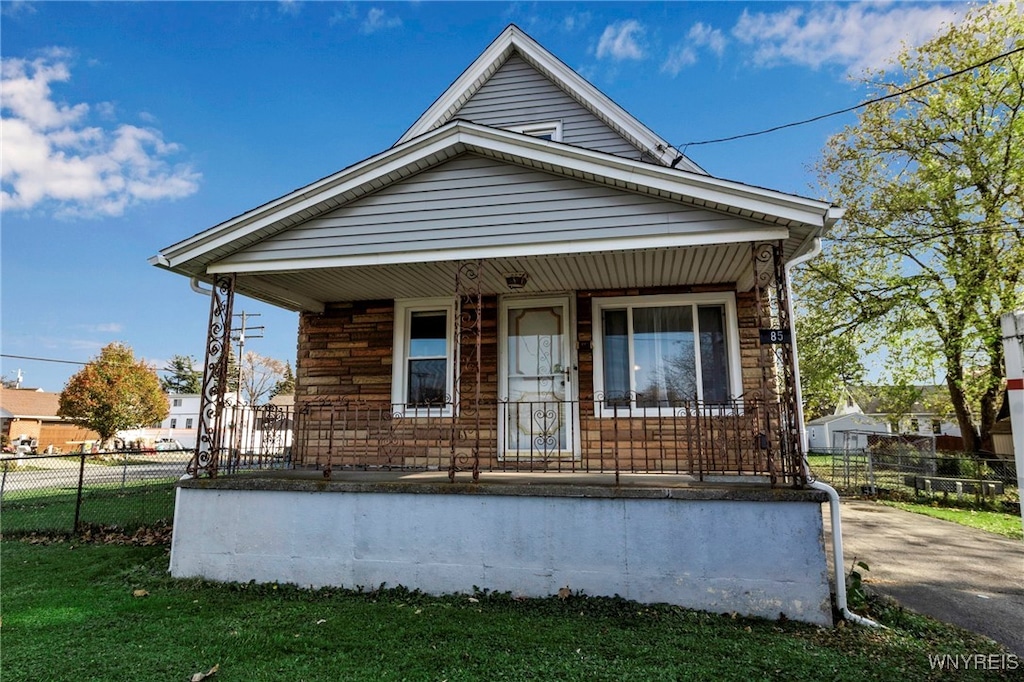 bungalow-style house featuring covered porch