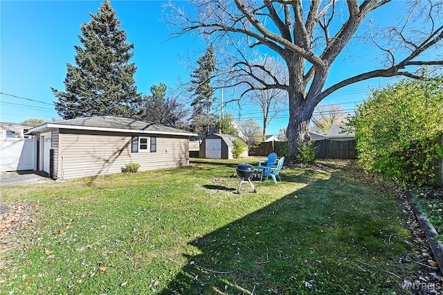 view of yard with a shed