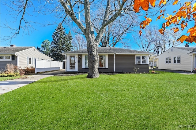 ranch-style home with a front yard