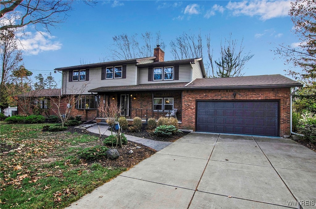 view of front property featuring a garage