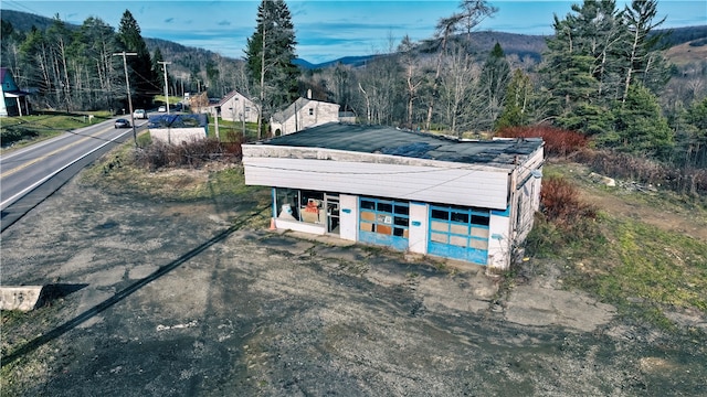 drone / aerial view with a mountain view