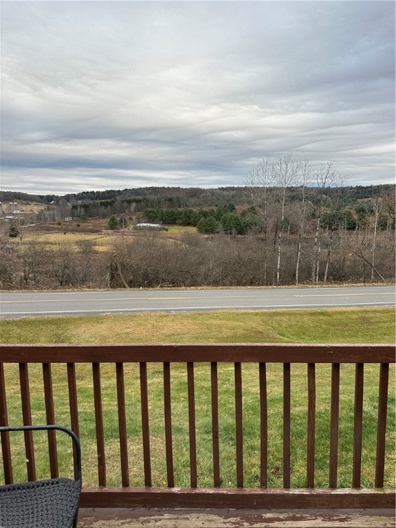 view of yard featuring a rural view