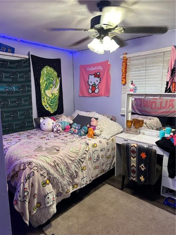 bedroom featuring carpet and ceiling fan