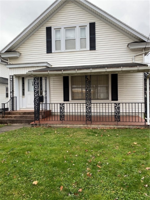 view of front of house featuring a front yard