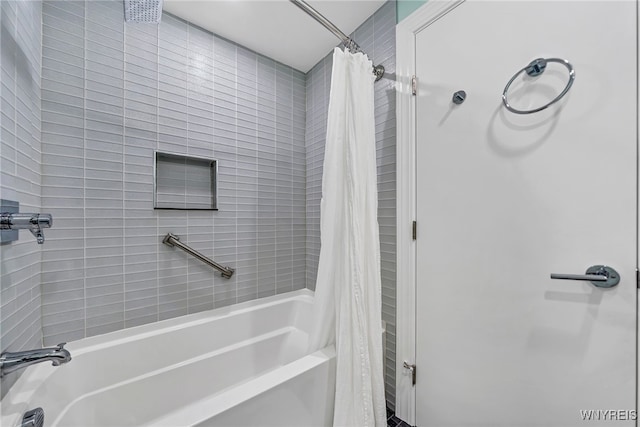 bathroom with shower / bath combo