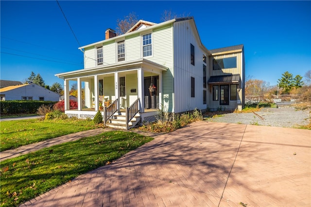 view of front of house featuring a front yard