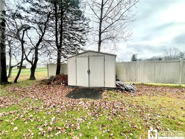 view of outbuilding