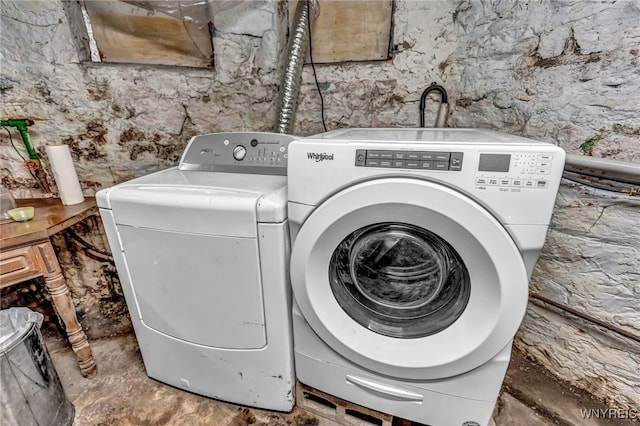 laundry area featuring washer and clothes dryer