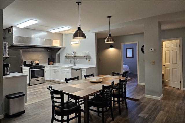 dining area featuring sink and light hardwood / wood-style flooring