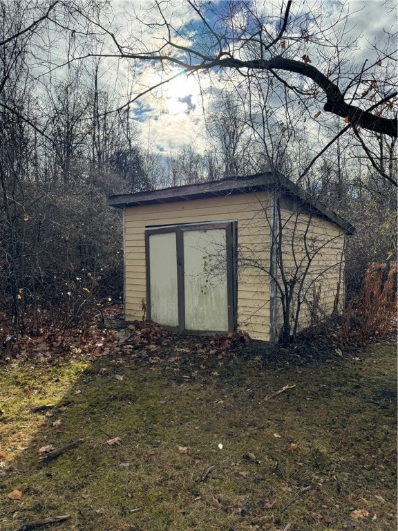 view of outbuilding