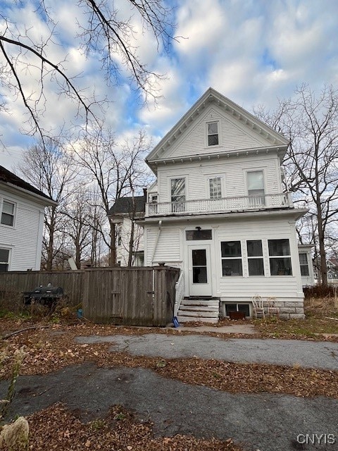 view of front of house with a balcony