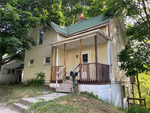 view of front facade featuring a porch