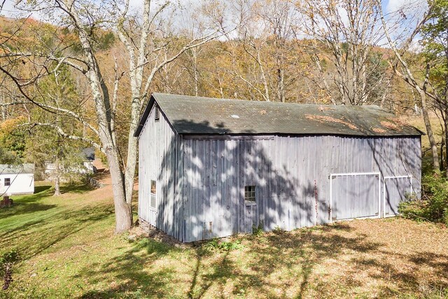 view of outbuilding featuring a yard