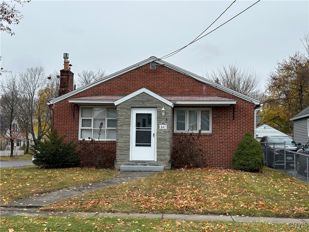 bungalow-style home featuring a front yard