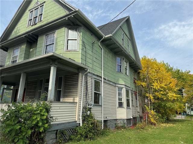 view of home's exterior