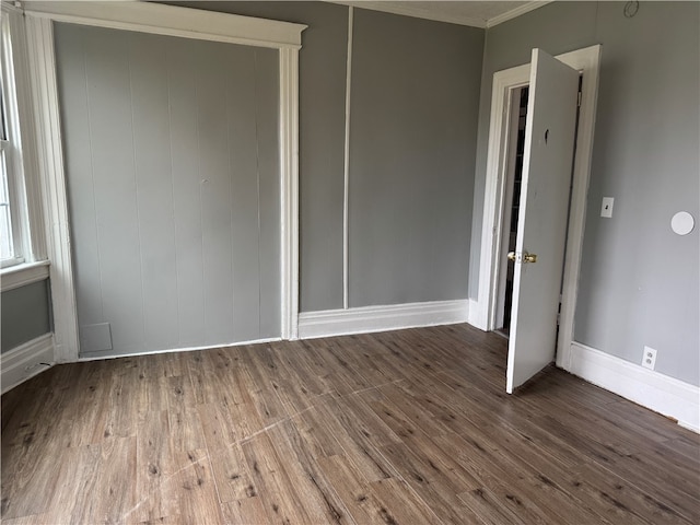 spare room featuring dark wood-type flooring