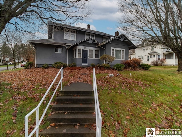 view of front of home with a front yard