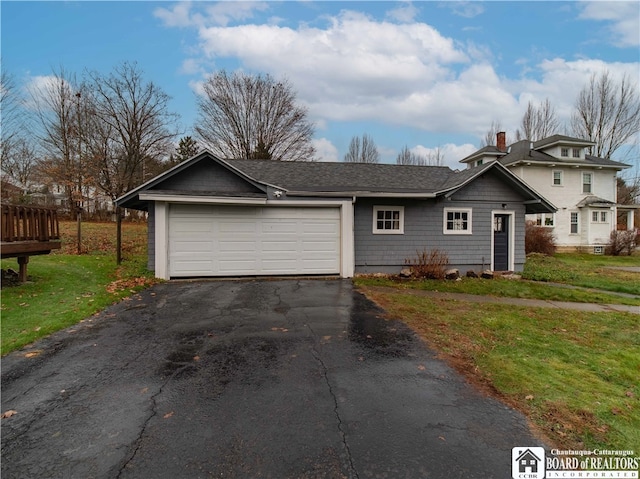 view of front facade featuring a front lawn and a garage