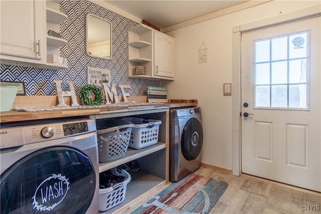 washroom featuring cabinets and washing machine and clothes dryer