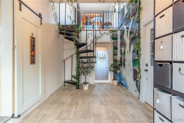 foyer featuring a barn door