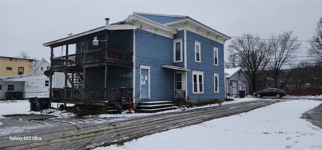 view of front of property with a balcony