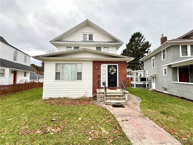 view of front of property featuring a front lawn