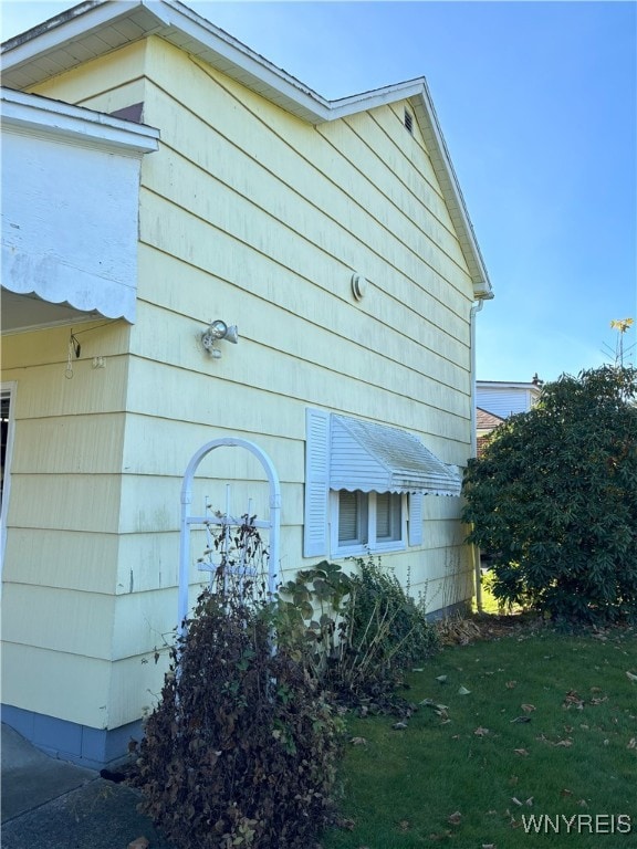 view of side of property with a lawn