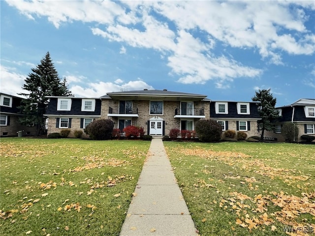 view of front of property with a front yard