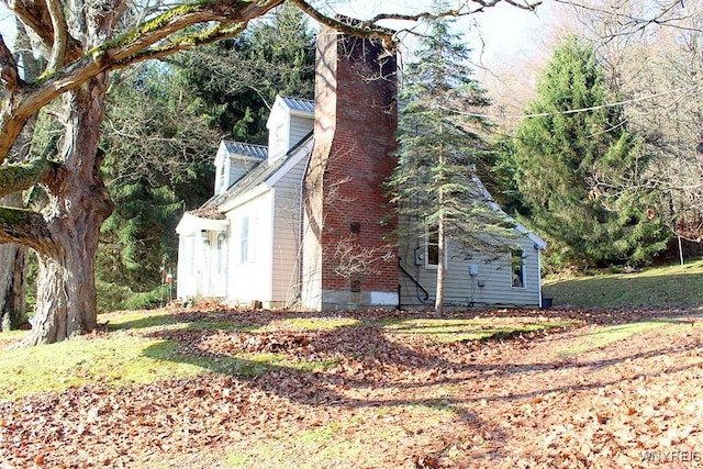 view of home's exterior