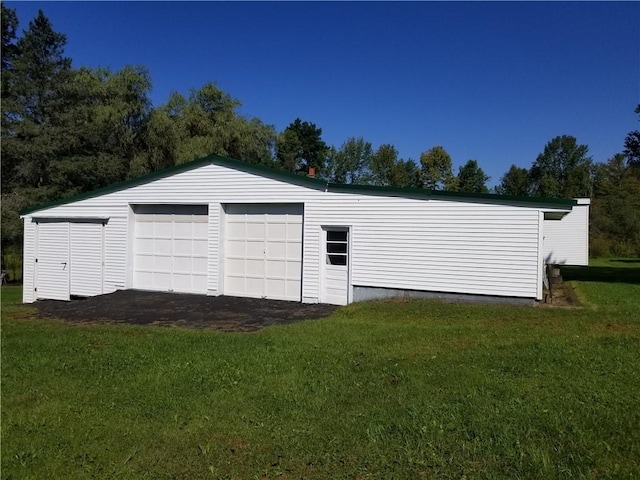 view of detached garage