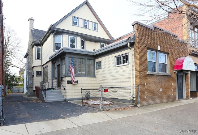 view of front of property