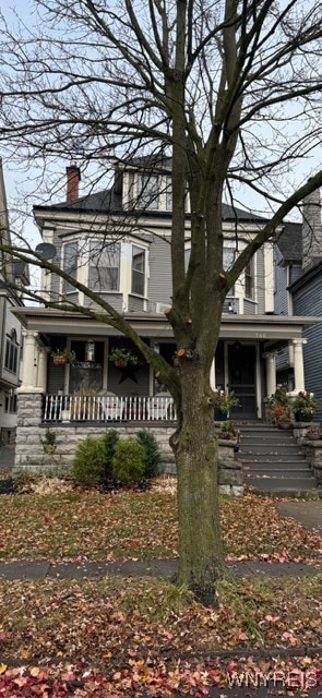 view of front of property featuring covered porch