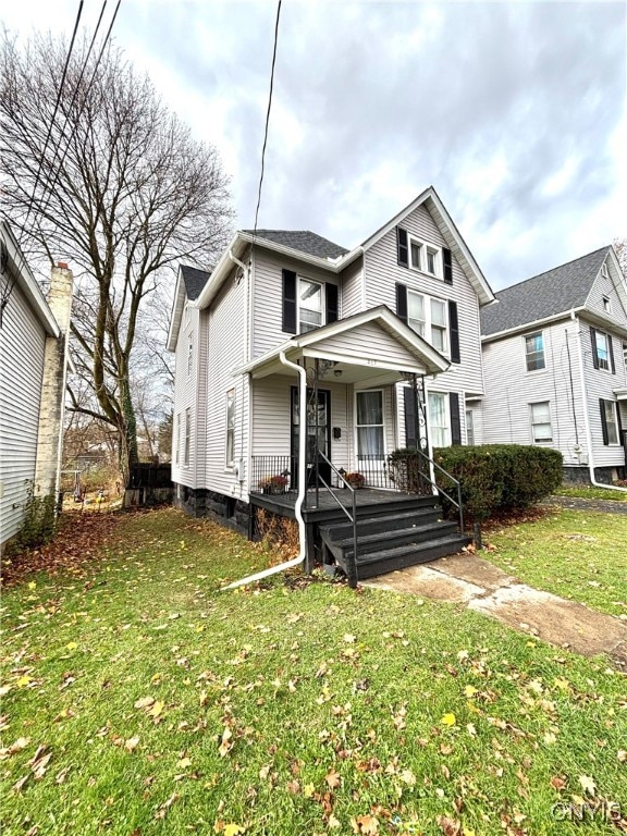 view of front facade with a front lawn and covered porch