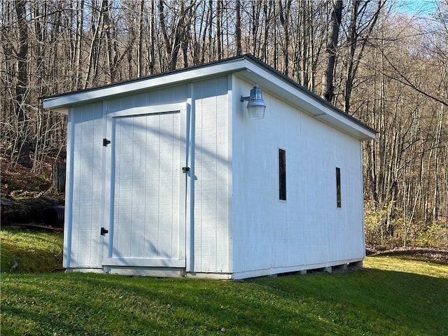 view of outdoor structure featuring a lawn