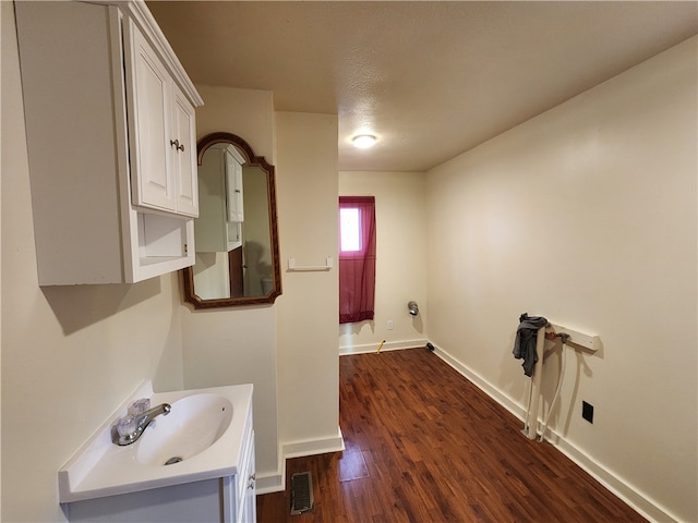 bathroom featuring hardwood / wood-style floors, a textured ceiling, and sink