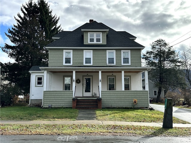 view of front facade with a front yard