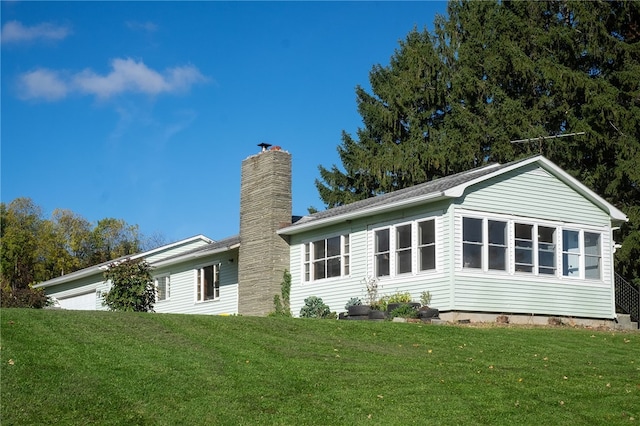 back of house featuring a lawn