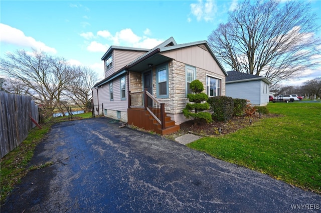 view of front of property with a front lawn