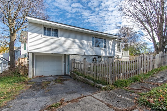 view of front facade featuring a garage