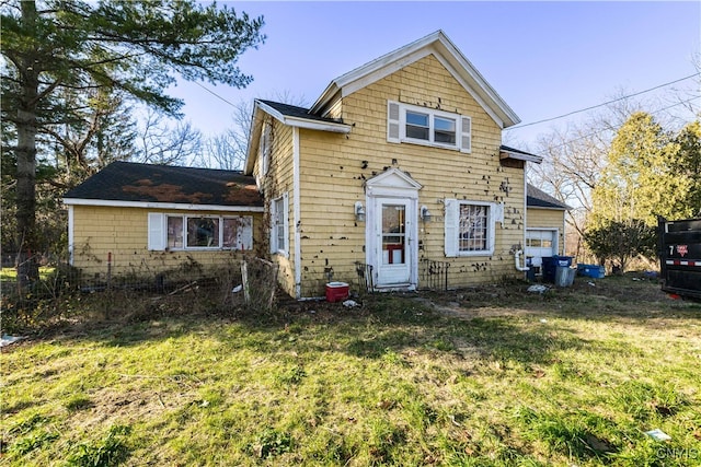 back of house featuring a yard