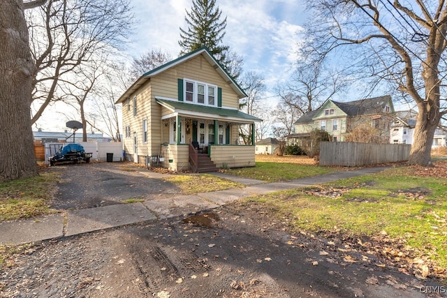 view of front of home featuring a porch