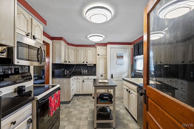 kitchen with backsplash and appliances with stainless steel finishes