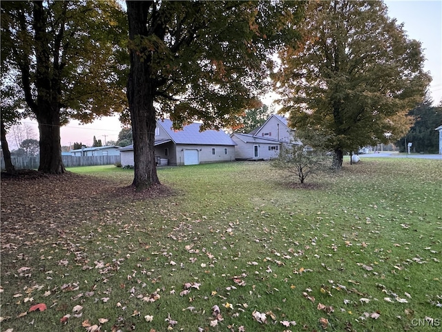 view of yard at dusk