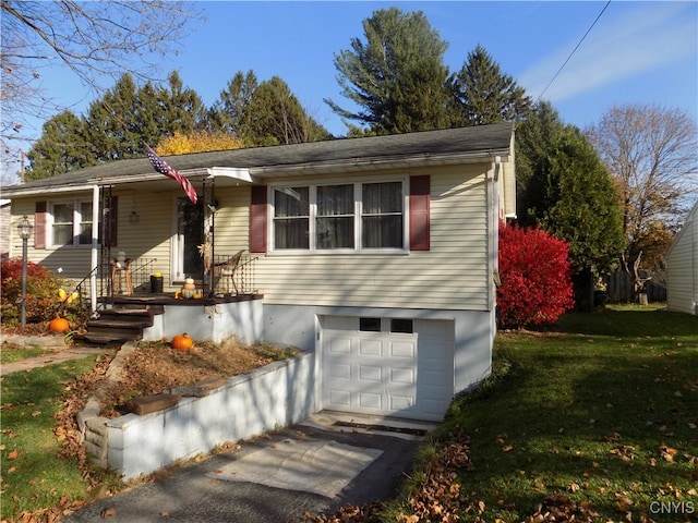 view of front facade featuring a front lawn and a garage