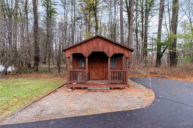 view of outdoor structure