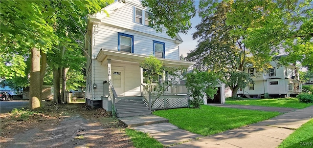 view of front of house featuring covered porch and a front yard