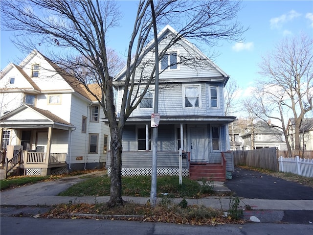 view of front facade with covered porch