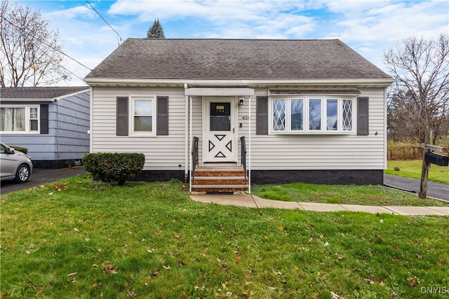 view of front of home featuring a front yard