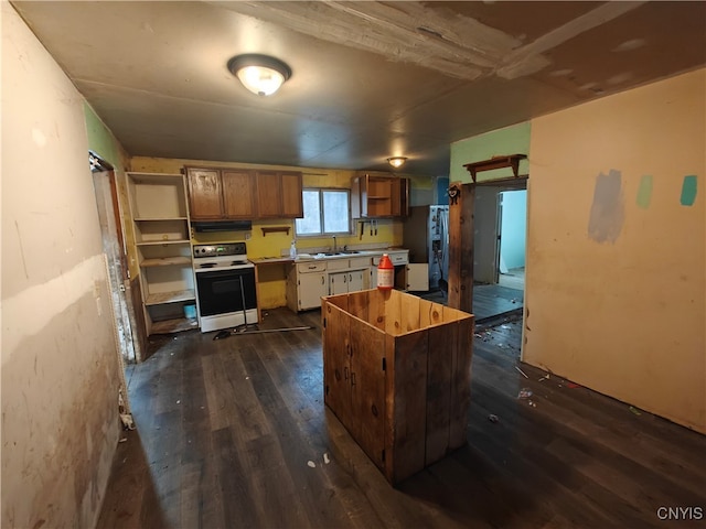 kitchen featuring stainless steel refrigerator, sink, dark hardwood / wood-style floors, and white electric stove