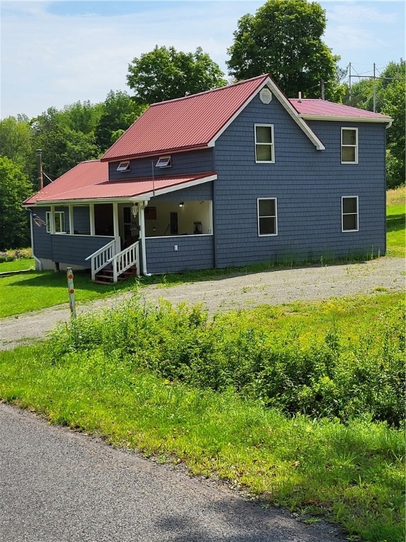 view of front facade featuring covered porch